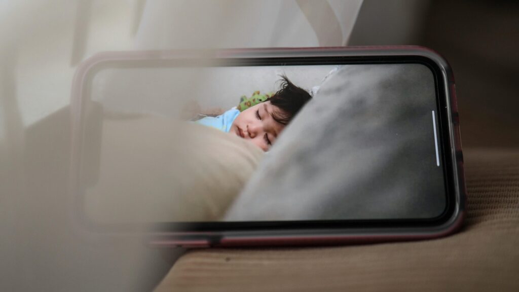 Babysense HDS2 Full HD baby monitor with two PTZ cameras and split-screen display